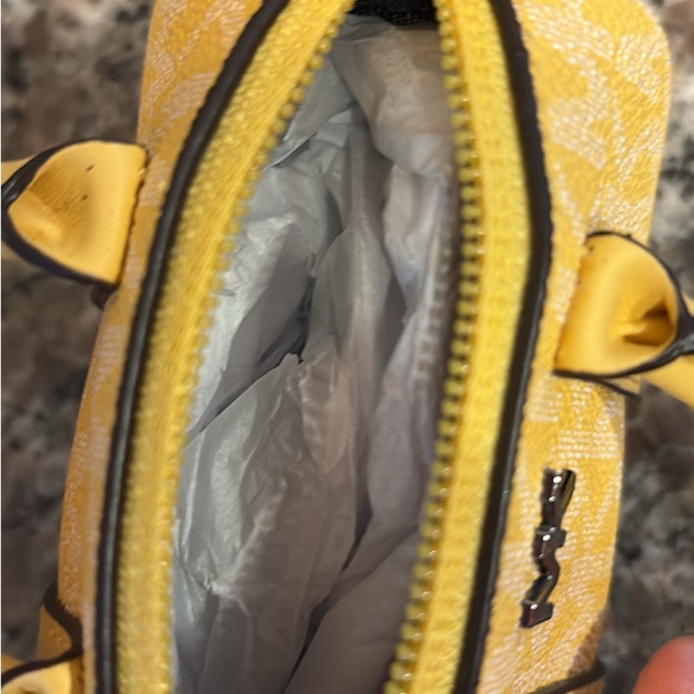 Michael Kors Mini Bag in Vibrant Yellow - Picture 5 of 6